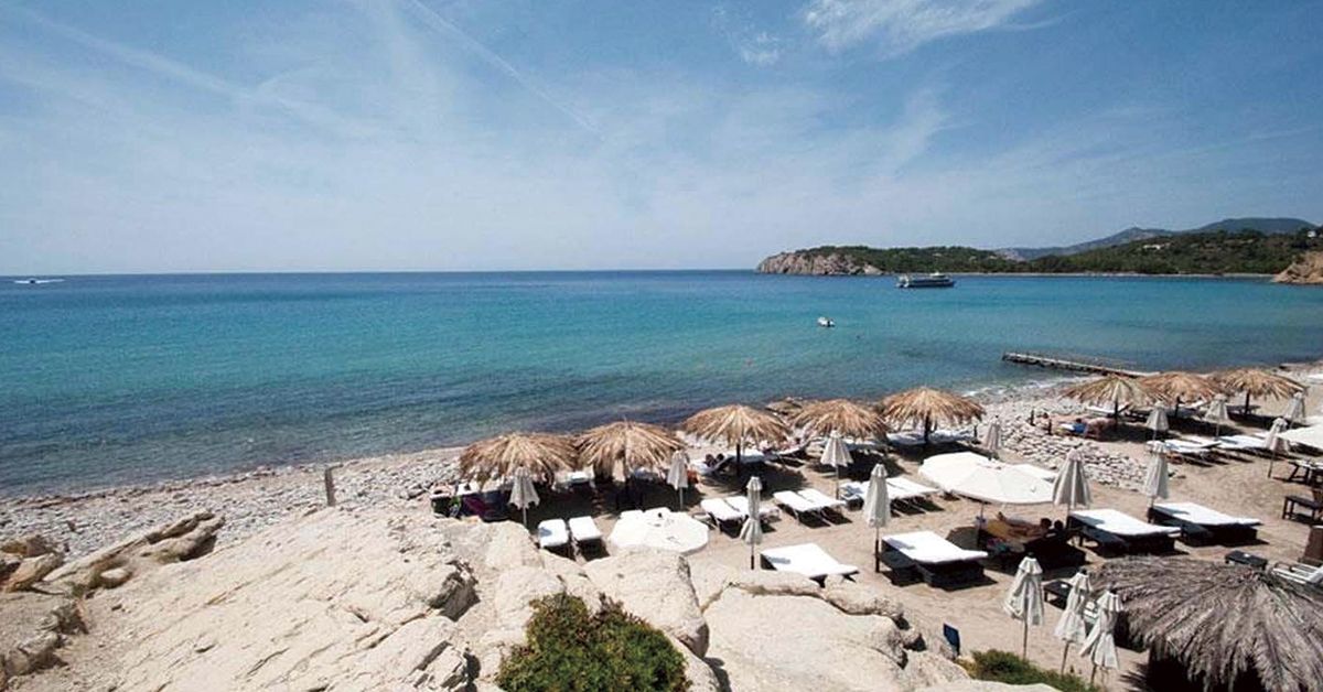 vista desde la altura de beach club en ibiza