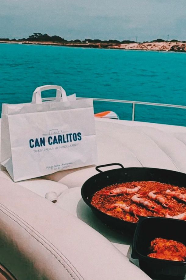 Can Carlitos meal on a semi-rigid boat