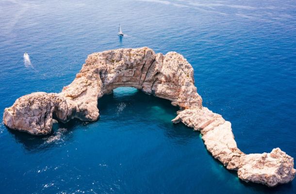 Cuevas y Lugares Secretos de Ibiza y Formentera Accesibles Solo en Barco